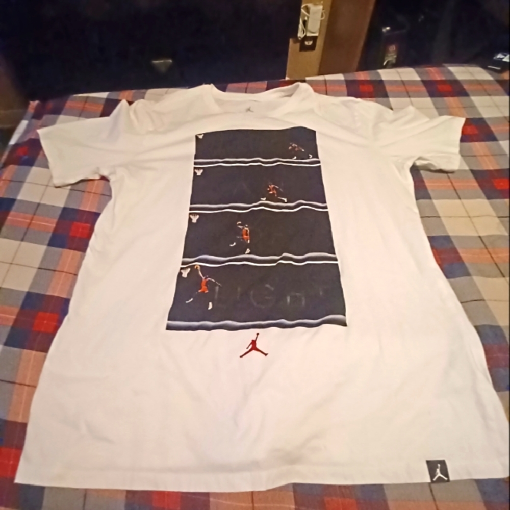 Air Jordan Flight T Shirt. Excellent Condition. Size Large
